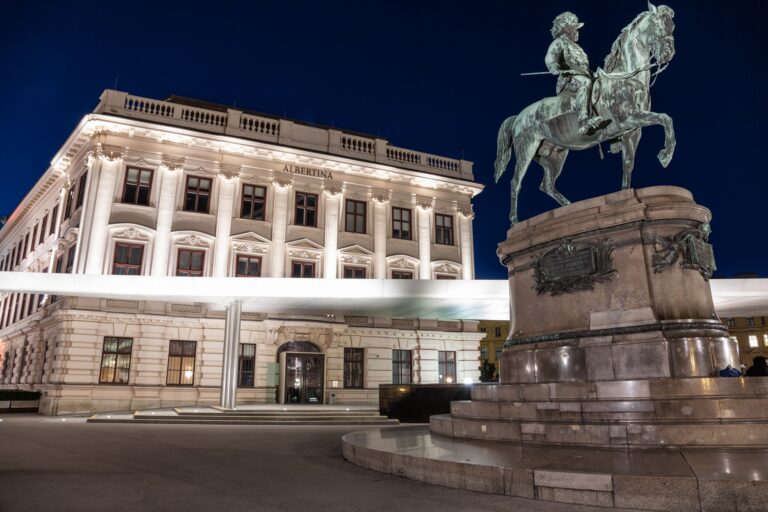 Albertina museum in Vienna at night
